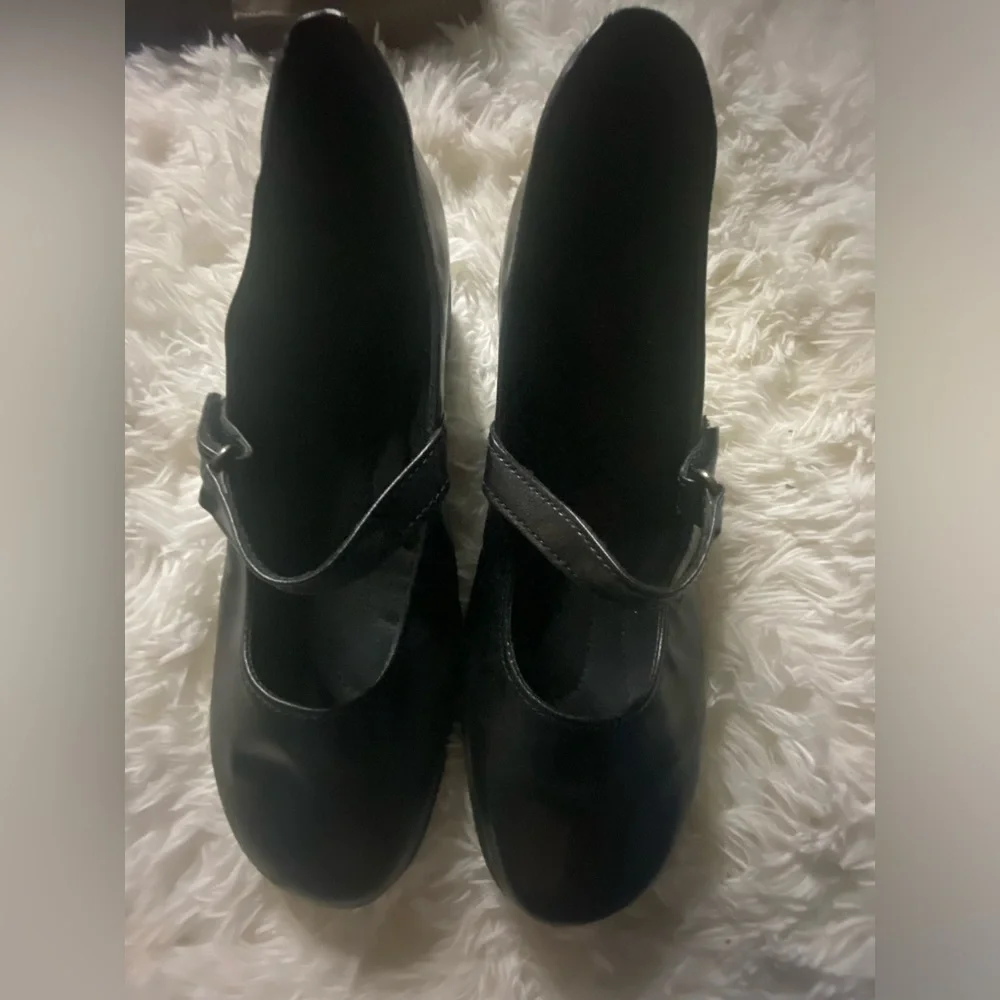 2/$20 Clark’s Mary Janes Size 9.5 - Picture 1 of 3